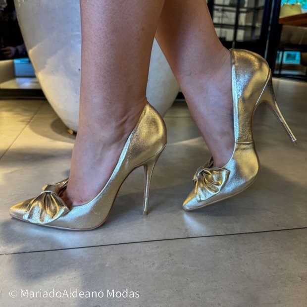 Scarpin Stiletto Beatrice Dourado Couro Scarpin Stiletto Beatrice Dourado Couro