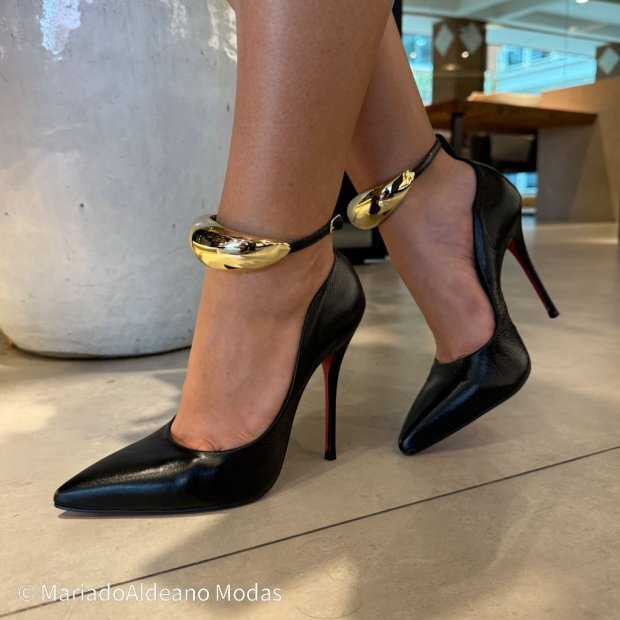 Scarpin Stiletto Maria Eva Preto Couro