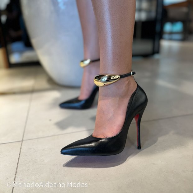 Scarpin Stiletto Maria Eva Preto Couro
